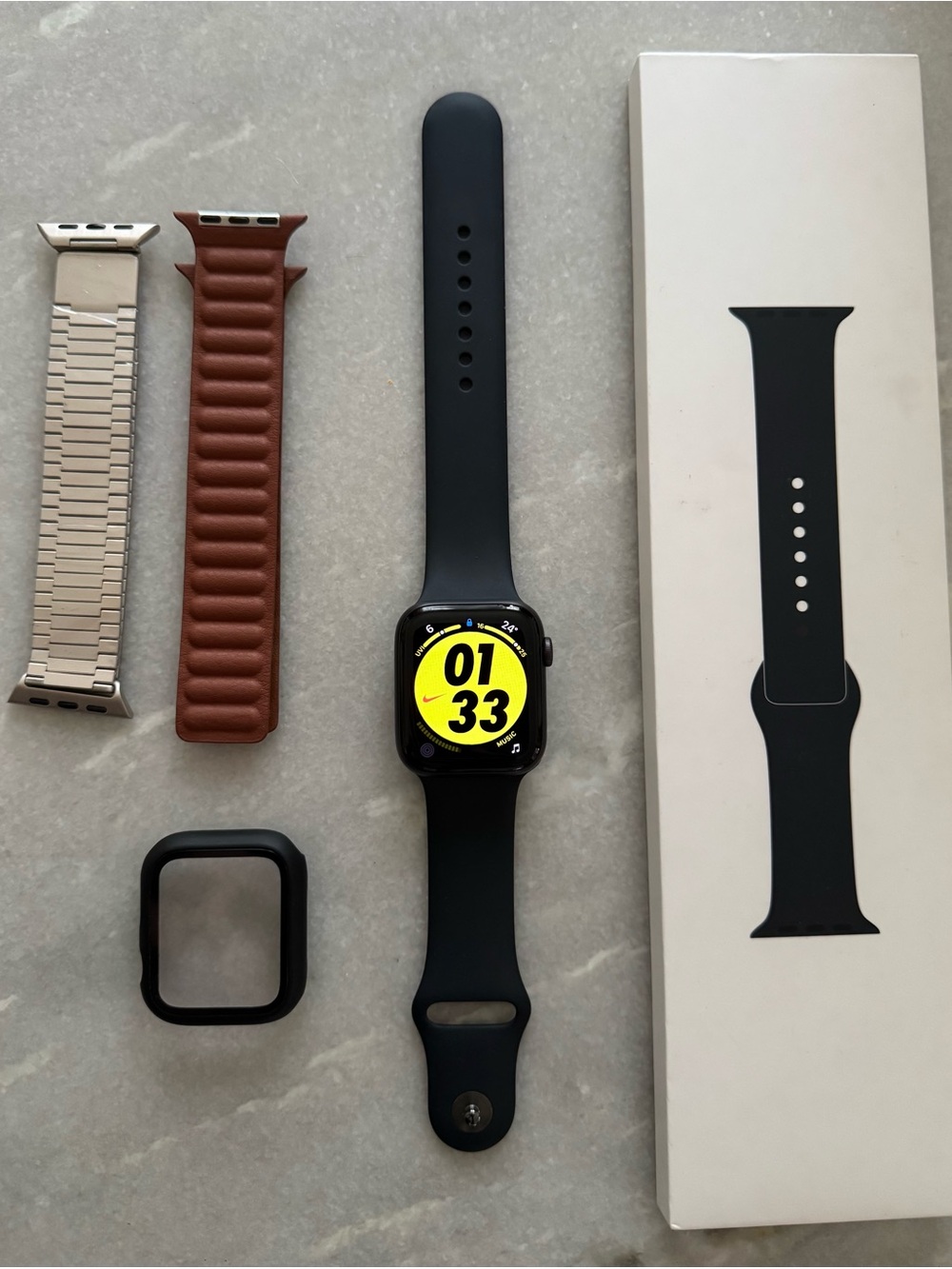 Apple Watch SE (GPS + Cellular) Black 44mm + Bands